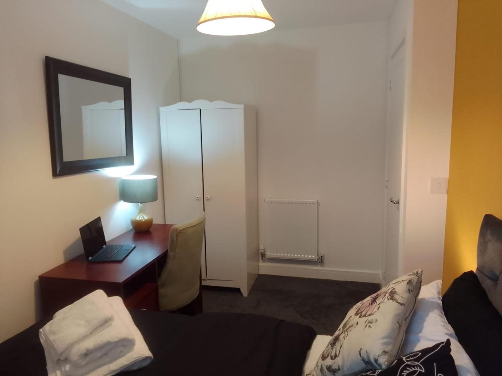 Ideal Home & Cottage Inviting 4 Bedroom Apartments Walsall Exterior photo