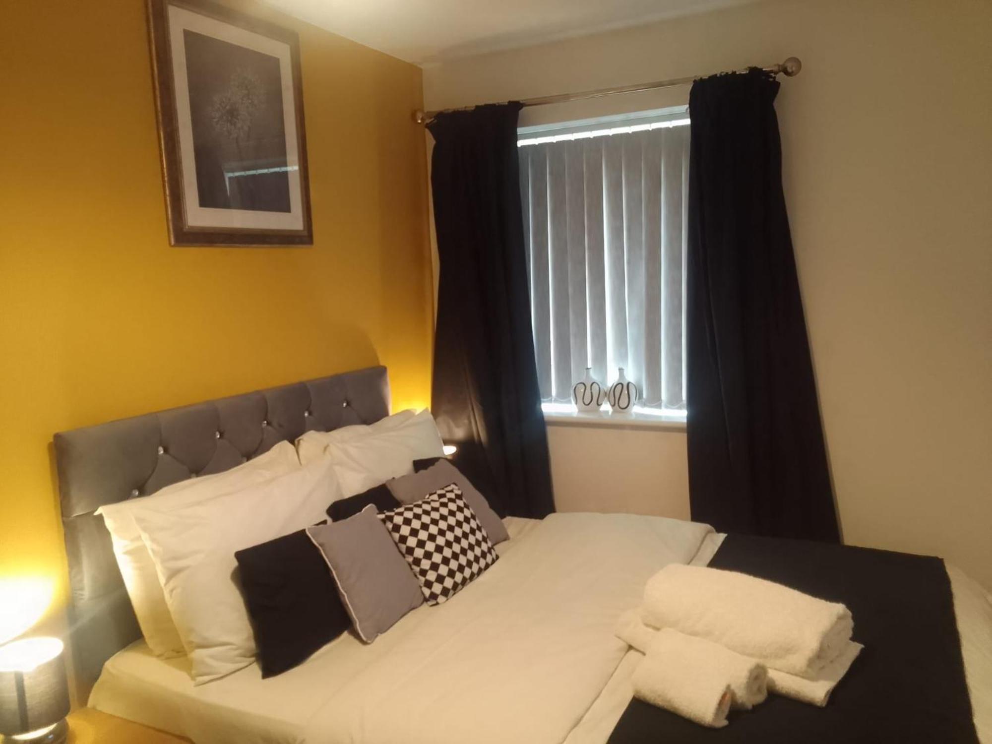 Ideal Home & Cottage Inviting 4 Bedroom Apartments Walsall Exterior photo