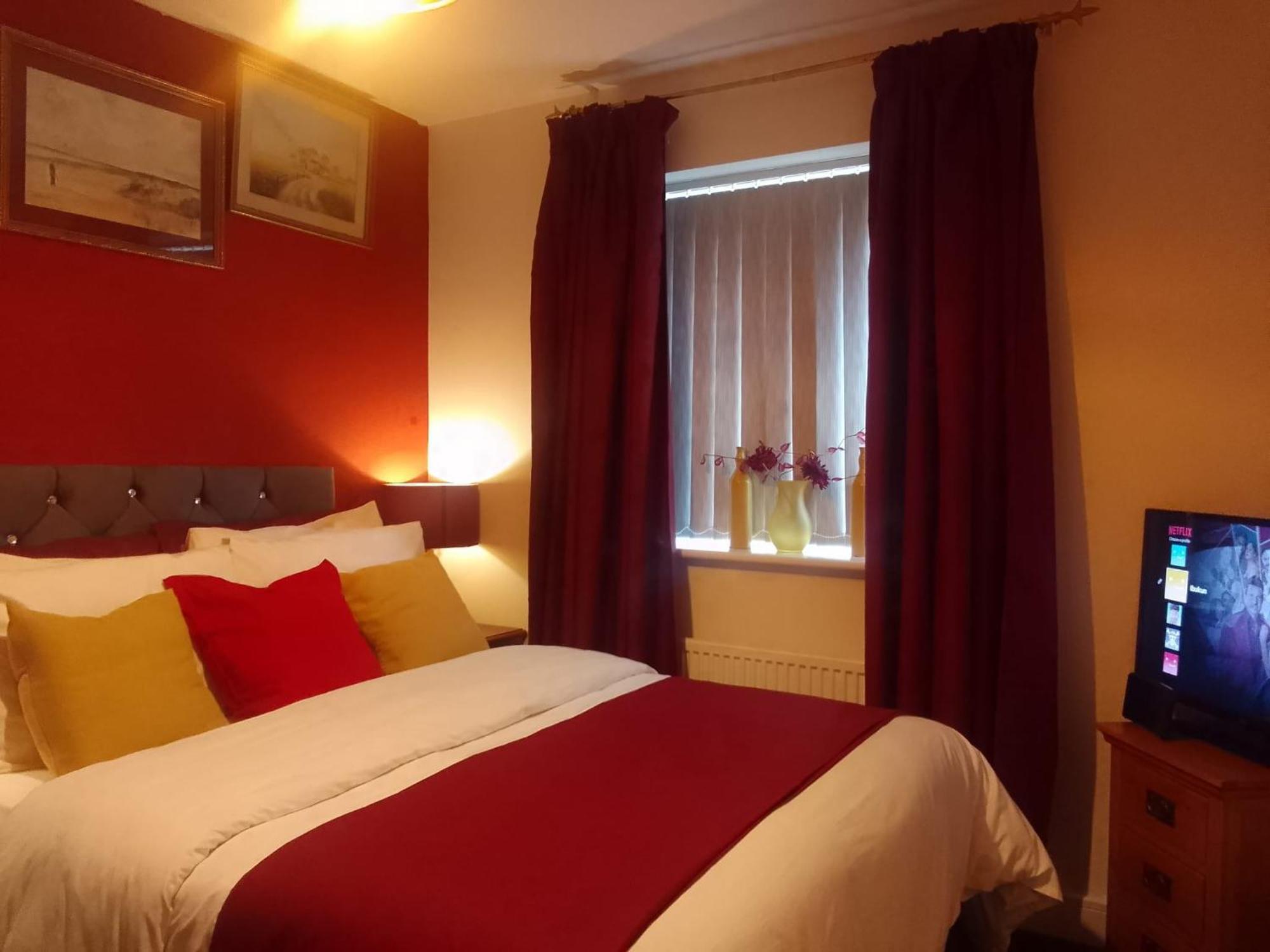 Ideal Home & Cottage Inviting 4 Bedroom Apartments Walsall Exterior photo