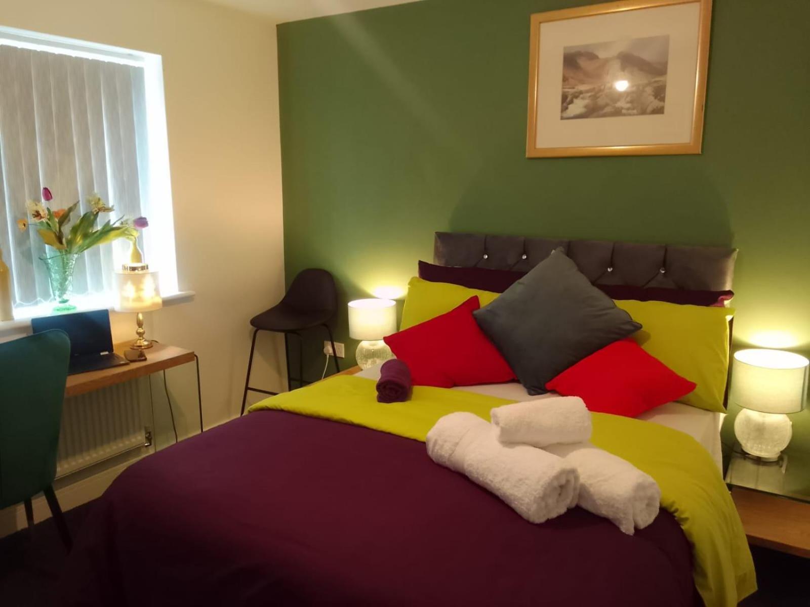 Ideal Home & Cottage Inviting 4 Bedroom Apartments Walsall Exterior photo