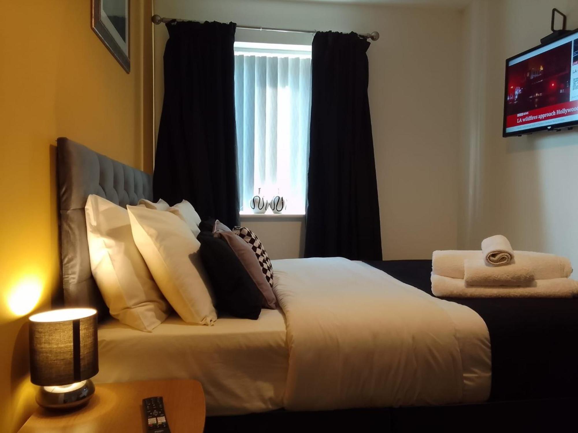 Ideal Home & Cottage Inviting 4 Bedroom Apartments Walsall Exterior photo