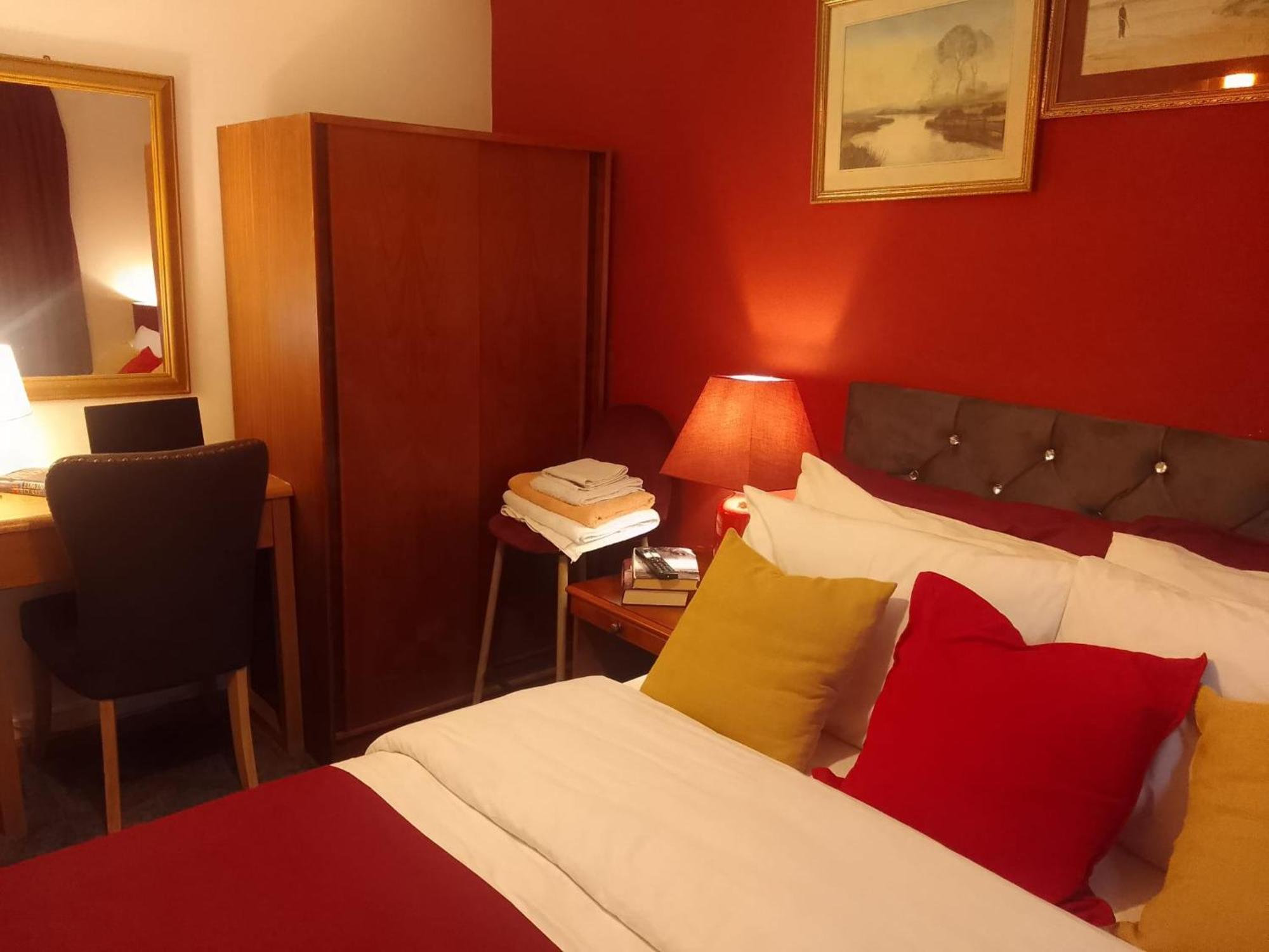 Ideal Home & Cottage Inviting 4 Bedroom Apartments Walsall Exterior photo